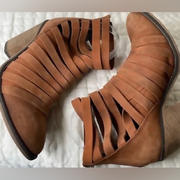 *EUC* Free People / Hybrid Strappy Stacked Heel Leather Ankle Boot / Bro… - Picture 8 of 14